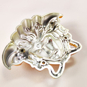 Hebilla Decorativa para Sofá con Diseño de Rostro de Reina, Dorada, de Plástico Resistente, Accesorio para Muebles - Product Image 2