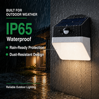 Applique Murale Solaire LED Toutes Saisons Durable IP65 Extérieur Lumière Douce avec 2 Installations Flexibles pour Maison Résidentielle Jardin Clôture
