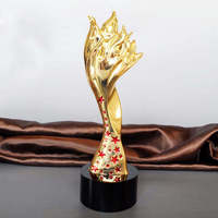 Pas cher Personnalisé Gravure Cristal Trophée Flamme Métal Coupe Cristal Trophée Prix