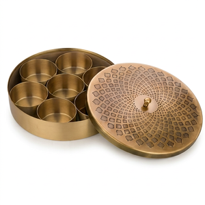 Boîte de rangement ronde en métal pour épices avec couvercle perforé, organiseur de cuisine vintage pour masala et assaisonnements - Product Image 1