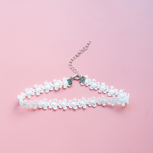 Kalung Choker Renda Bunga Putih Elegan untuk Wanita - Product Image 3