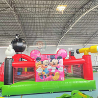 Aire de jeux gonflable Mickey Mouse pour intérieur