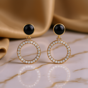 Orecchini Pendenti Classici E1619 in Lega di Zinco Dorata da Donna con Cristalli e Strass, Montatura a Cerchio Geometrico, Gioielli alla Moda per Feste - Product Image 2