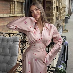 Nuovo Abito Lungo Estivo 2026 da Donna in Raso Stampato con Scollo a V, Stile Francese Chic, Elegante, a Vita Alta, con Maniche Svasate, per Feste, Rosa - Product Image 2