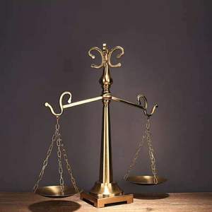 Venta al por mayor <span class=keywords><strong>de</strong></span> adornos <span class=keywords><strong>de</strong></span> metal <span class=keywords><strong>de</strong></span> escala <span class=keywords><strong>de</strong></span> equilibrio creativo simple <span class=keywords><strong>de</strong></span> moda moderna para la decoración <span class=keywords><strong>de</strong></span> escritorio <span class=keywords><strong>de</strong></span> bufetes <span class=keywords><strong>de</strong></span> <span class=keywords><strong>abogados</strong></span> artesanías <span class=keywords><strong>de</strong></span> metal - Product Image 5