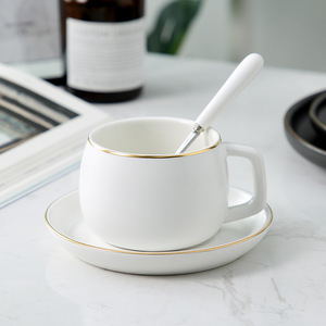 Ensemble de tasses et soucoupes à thé en céramique noire mate de luxe nordique, tasses à lait et soucoupes pour le thé de l'après-midi, mugs à café, ensemble cadeau - Product Image 2