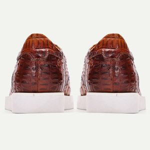Chaussures habillées pour hommes en cuir brocart gravé, fabriquées à la main, haut de gamme, respirantes, antidérapantes, à bout carré, pour grandes pointures, idéales pour les mariages - Product Image 2