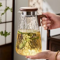 Nouvelle carafe à eau en verre résistante à la chaleur de 1850 ml avec poignée en bois et couvercle sans BPA, design moderne
