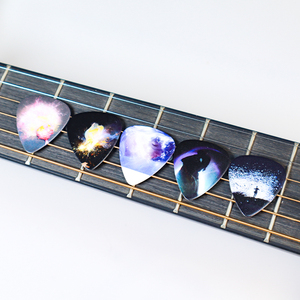 Người Mua Mới Tùy Chỉnh Thiết Kế Galaxy Pháo Hoa Phong Cách Celluloid Plectrum Tấm Thiết Lập Xu Hướng Mới Logo Kỹ Thuật Số Màu In Guitar Chọn - Product Image 3
