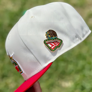 Épingles en émail anime personnalisées insignes de <span class=keywords><strong>chapeau</strong></span> plaqués argent artisanat en métal personnalisé pour cadeau - Product Image 1