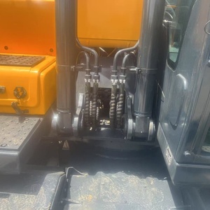 Presque neuf, projet de construction de haute qualité : Excavatrice sur pneus Hyundai 210W d'occasion de 21 tonnes. - Product Image 4