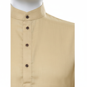 Kurta Pajama en tissu beige classique, tenue ethnique pour les fonctions de mariage, les événements religieux et l'usage décontracté, disponible à la vente - Product Image 1