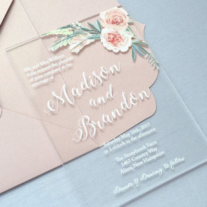 Tarjeta Ecológica Personalizada para Fiesta de Quinceañera o Cumpleaños, Romántica, Transparente, Acrílica, con Estampado Dorado, Estilo Europeo, Impresión UV, con Rosas - Product Image 1