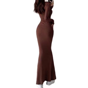 Robe moulante sexy à taille haute, col carré, manches longues, tricotée pour l'automne, personnalisable en gros (OEM) - Product Image 2