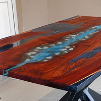 Table de salle à manger en résine époxy avec grain de bois et piétement, pour la maison et l'hôtel