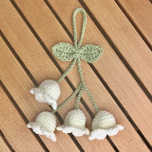 Llavero de flor de lirio del valle de ganchillo, accesorio para coche de hilo de algodón, cadena colgante hecha a mano, verano 2024 - Product Image 3