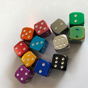 Bouchons et adaptateurs de valve en alliage d'aluminium colorés de style dés, type américain pour pneus de voiture et capuchons anti-poussière, cinq couleurs en stock - Product Image 1