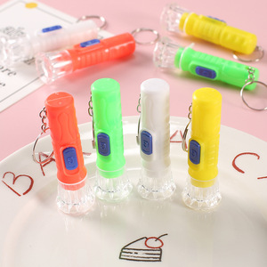Mini lampe torche LED portable pour enfants en plastique, ultra-fine, fonctionnant sur piles, avec porte-clés - Product Image 1