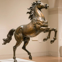 Sculpture de cheval grandeur nature en bronze peint sur mesure pour l'extérieur