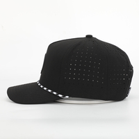 Casquette de baseball personnalisée de haute qualité à 5 panneaux, perforée au laser, avec corde sur la visière, patch en caoutchouc PVC noir, résistante à l'eau