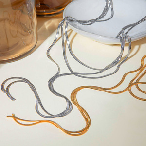 Collar de cadena en forma de Y con capas, de acero inoxidable 18k, cadena plana tipo serpiente para mujer, joyería de moda al por mayor. - Product Image 3