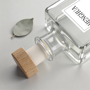 Bottiglia di Vetro Quadrata Piatta da 50ml a Prova di Perdite, Vuota, Personalizzabile per Whisky e Brandy, Vendita all'Ingrosso - Product Image 3