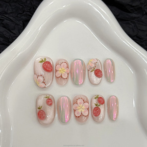 Faux ongles roses en amande courte, avec motifs de fleurs 3D en forme de fraises, à presser - Product Image 3