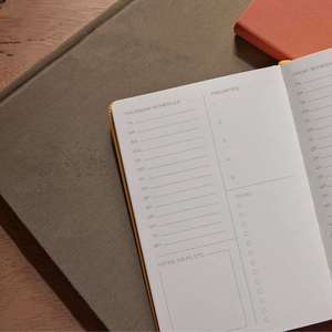 2024-2025 Loose-<b>leaf</b> Sewing Bound Weekly Notebook Diary A5/A6 Mini Style Leather Cover Deluxe Edition Customizable OEM/ODM Brand - Product Image 4