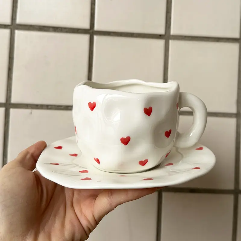 Lelyi милые нарисованные вручную красные маленькие сердечки керамические чашки и тарелки современные легкие Роскошные кружки подарки