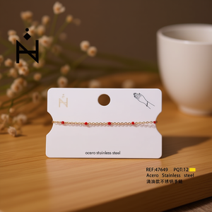 Bracciale in Acciaio Inox Kt con Perline Placcate Oro e Perline Rosse, Gioiello Unisex alla Moda, Idea Regalo - Product Image 2