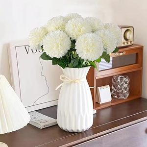 Hananona 12 pièces de chrysanthèmes artificiels réalistes faits à la main en soie, <span class=keywords><strong>fleurs</strong></span> blanches pour la décoration intérieure du printemps - Product Image 4