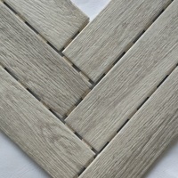 Carrelage en bois à chevrons du siècle dernier, céramique pour sol et mur