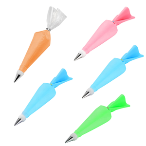 Kit de décoration de gâteaux professionnel de 116 pièces avec plateau tournant, embouts de pâtisserie, spatule en acier inoxydable, grattoir, outils de pâtisserie - Product Image 2