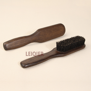 <span class=keywords><strong>Peigne</strong></span> à barbe avec logo personnalisé Brosse à barbe <span class=keywords><strong>chauve</strong></span> <span class=keywords><strong>Peigne</strong></span> en bois massif <span class=keywords><strong>Peigne</strong></span> à tête d'huile utilisé pour nettoyer les fragments de cheveux Brosse multifonctionnelle - Product Image 6