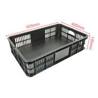 Cesto de Armazenamento Plástico Perfurado Ventilado Preto com Alças para Transporte de Produtos em Supermercados