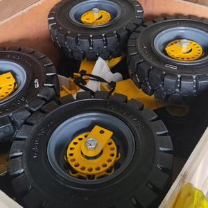 Ensemble de roues de conteneur en caoutchouc massif de 22 pouces, capacité de charge de 15 <span class=keywords><strong>tonnes</strong></span>, avec pneus tout-terrain doubles pour terrain sablonneux ou route gravillonnée - Product Image 5