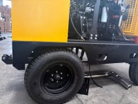 Compresseur d'air lourd de 900 CFM à 2 étages, 16 bars, monté sur remorque à 4 roues, pour l'excavation de tunnels souterrains