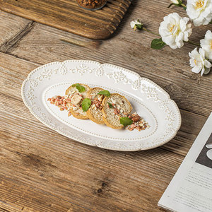 Vajilla Decorativa de Estilo Relieve Francés Exquisito, Plato Ovalado Blanco de Cerámica de 12 Pulgadas para Restaurante - Product Image 1