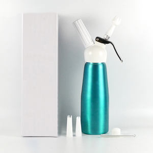 Prix de gros Outils classiques pour desserts Distributeur de crème fouettée en aluminium de 500 ml pour 580 g de crème - Product Image 2