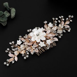 Coiffe de mariée artisanale en or rose avec fleurs, peigne à cheveux floral blanc romantique, bijoux de fête de <span class=keywords><strong>mariage</strong></span> pour femmes, accessoires capillaires - Product Image 3