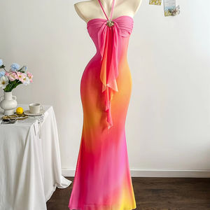 Vestido maxi de verano para mujer, estilo streetwear, de malla con degradado de color, corte ajustado, con volantes, escote con lazo y detalles de hebilla metálica. - Product Image 1