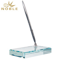 Offre Spéciale personnalisé 3d Logo bureau décorations de bureau cristal verre rotatif porte-stylo pour cadeau d'affaires bureau