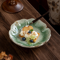 Assiettes de Dîner en Forme de Fleur Irrégulière en Gros, Assiettes en Céramique à Glaçure Réactive Verte avec Logo Personnalisé, Vaisselle pour Hôtels et Fêtes