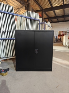 Armoire Métallique Moderne Personnalisée à 2 Portes avec Étagères Ajustables, Meuble de Rangement en Acier Mi-Hauteur Verrouillable et Démontable - Product Image 4