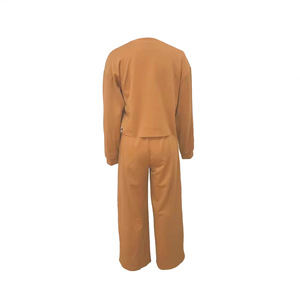 ชุดเซ็ตสองชิ้นแฟชั่นสำหรับผู้หญิง เสื้อสเวตเชิ้ตแขนยาวคอกลมสีพื้นสวมใส่สบาย กางเกงขายาวทรงตรง - Product Image 2