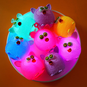 Jouet lumineux en forme de hibou à pompon compressible, clignotant, anti-stress pour enfants, en TPE, 2-4 ans - Product Image 4