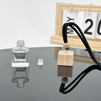 Bouteille carrée transparente de 8ml Bouteille en verre de parfum de voiture vide Bouteille de diffuseur de parfum de voiture suspendue avec oeil de mouton en acier inoxydable