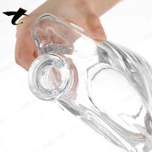 Nouvelle conception en promotion : Bouteille de vin plate vide en verre flint 500 ml pour Vodka, Brandy, Rhum, Tequila avec bouchon en liège et sérigraphie - Product Image 5