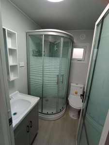 บ้านสำเร็จรูปสี่ห้องนอนหนึ่งห้องน้ำ บ้านคอนเทนเนอร์หรูหราขนาด 20 และ 40 ฟุต แบบขยายได้ พร้อมพลังงานแสงอาทิตย์สำหรับขาย - Product Image 4