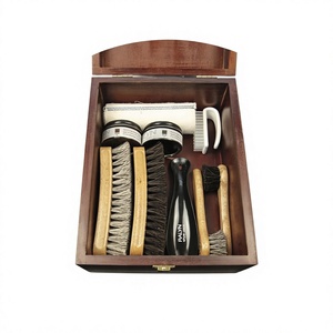 Kit d'entretien des chaussures en bois Palyn avec brosses, crème à polir et chiffon dans une boîte rectangulaire, fabriqué au Vietnam - Product Image 1